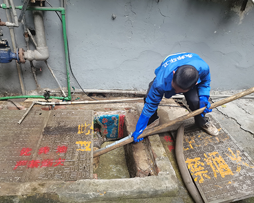 幸福路街道清掏化粪池