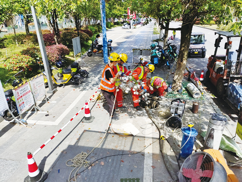 幸福路街道UV-CIPP紫外光固化修复