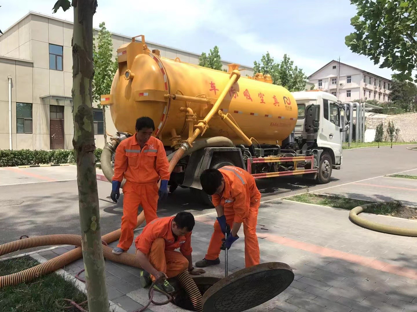 幸福路街道化粪池清理与5-8吨吸粪车施工效率分析